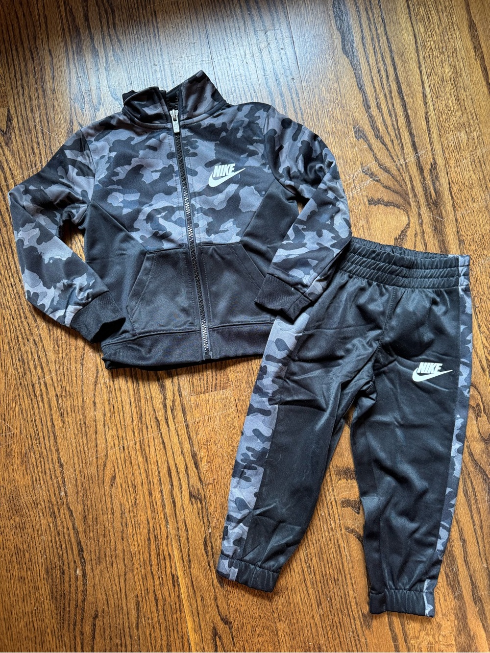 Nike toddler 2pc camo set